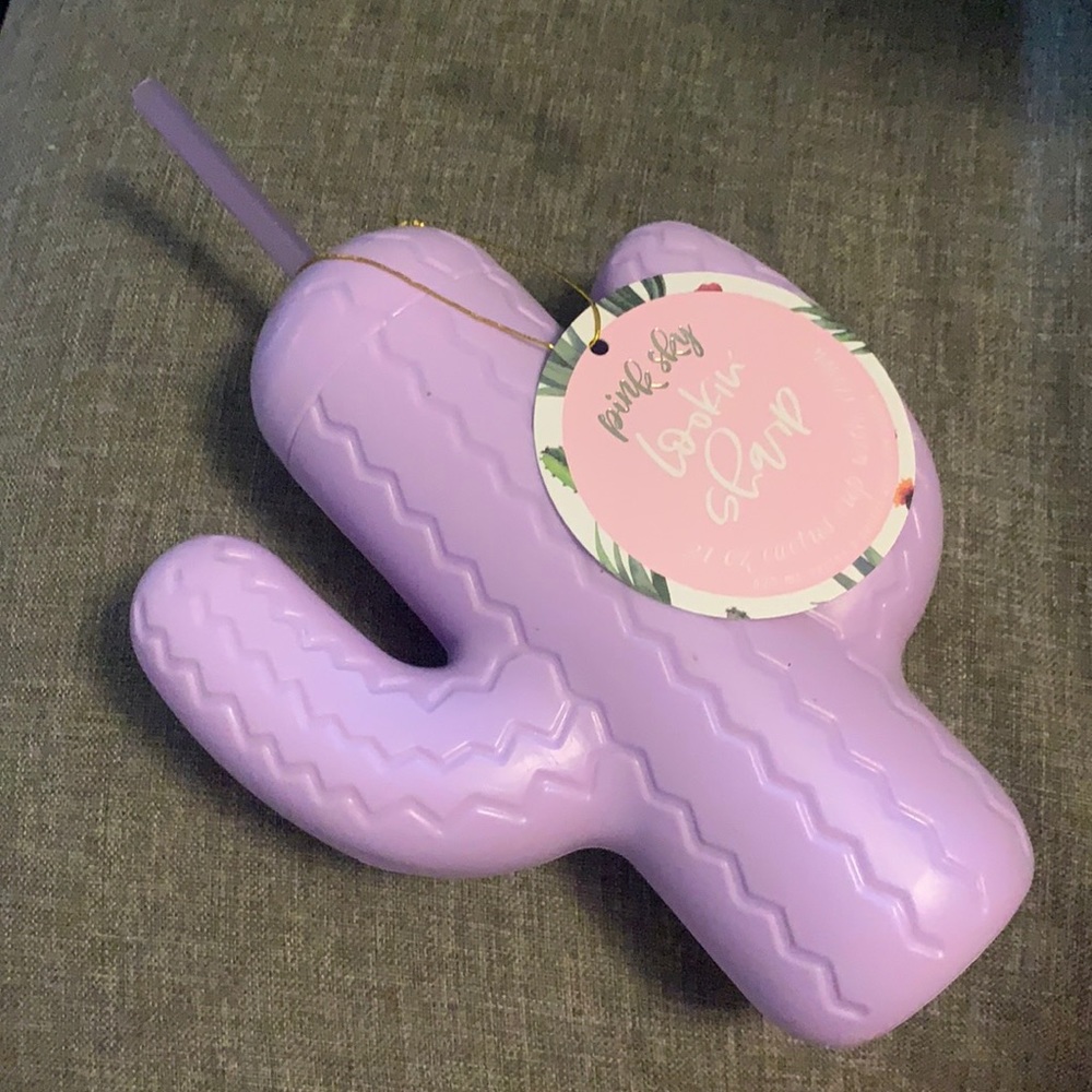 21 oz lilac cactus cup with straw. New.